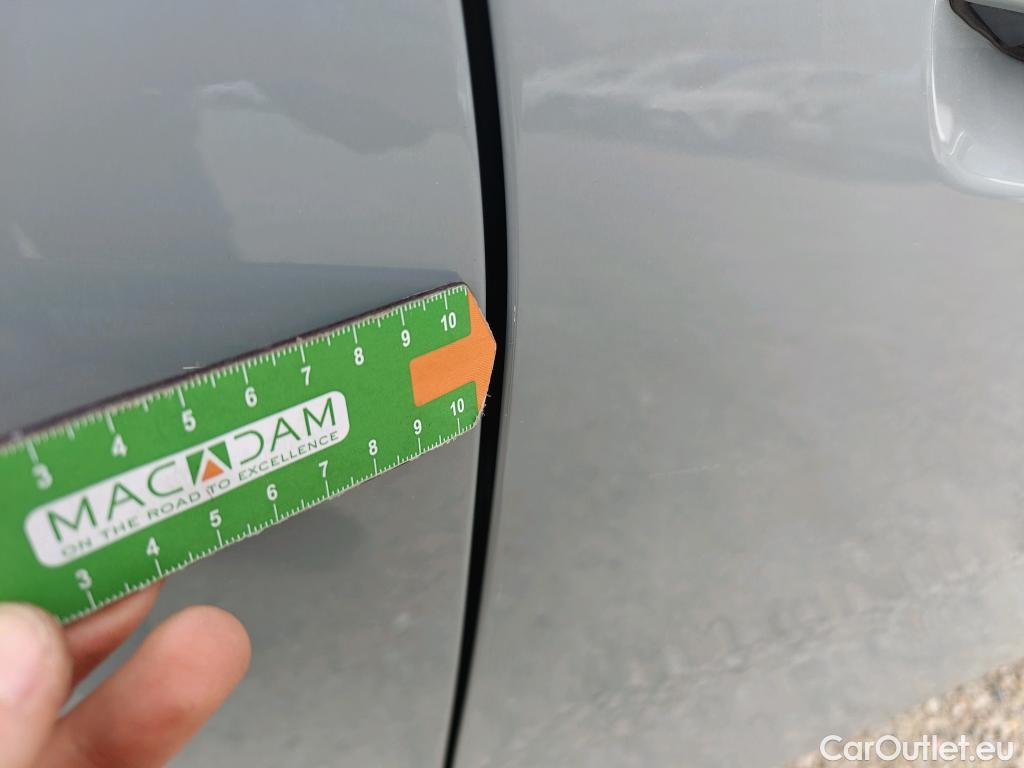  Land Rover  Discovery BMW i5 / 2023 / 5P / familiar eDrive40 #48