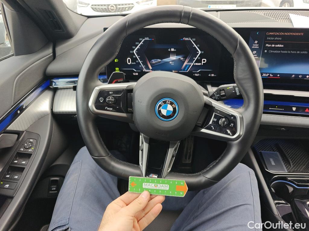  Land Rover  Discovery BMW i5 / 2023 / 5P / familiar eDrive40 #32