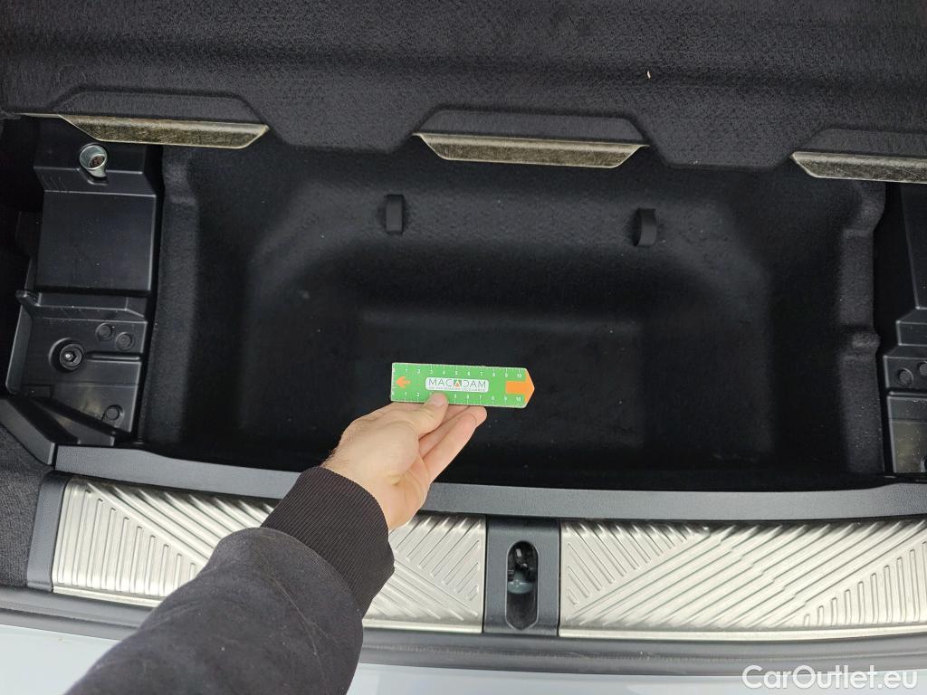  Land Rover  Discovery BMW i5 / 2023 / 5P / familiar eDrive40 #15