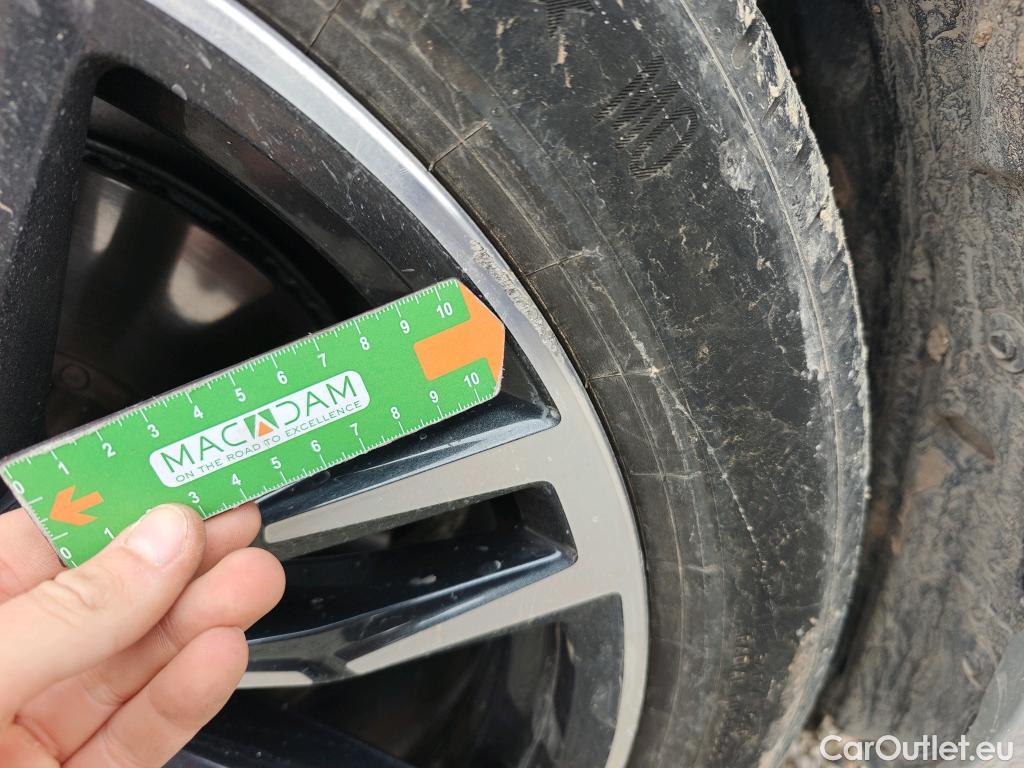  Land Rover  Discovery BMW i5 / 2023 / 5P / familiar eDrive40 #9