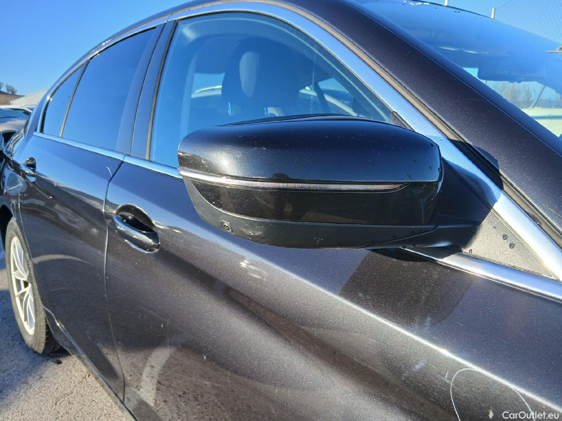  Bmw  Serie 5 BMW  / 2020 / 4P / sedán 520e #31