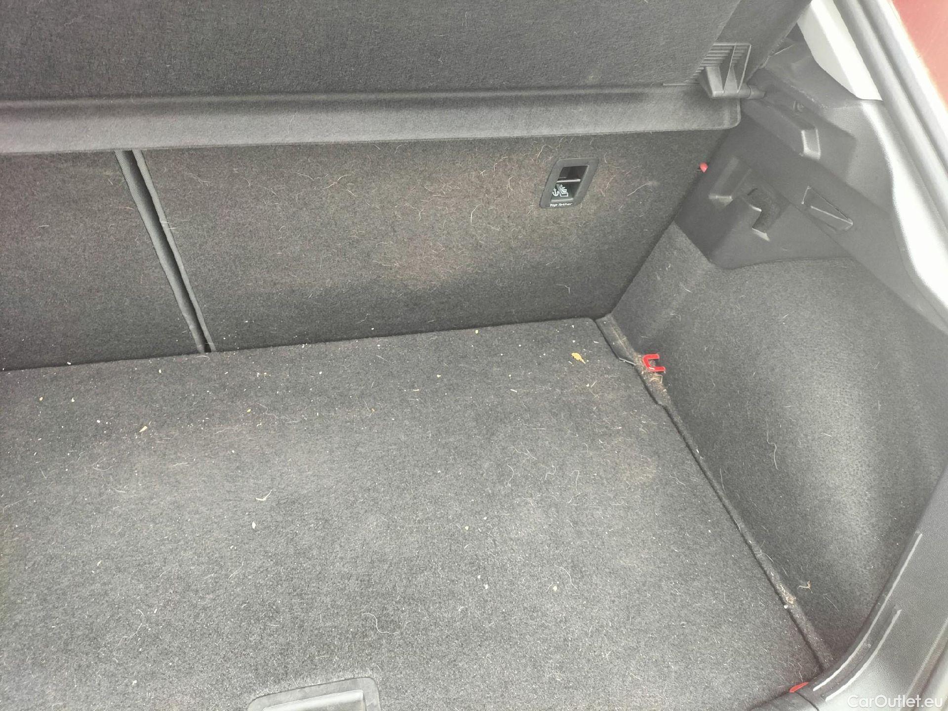  Audi  A1 Sportback AUDI A1 / 2018 / 5P / berlina con portón Sportback Adrenalin 25 TFSI 70kW (95CV)(SP)(SL) #27