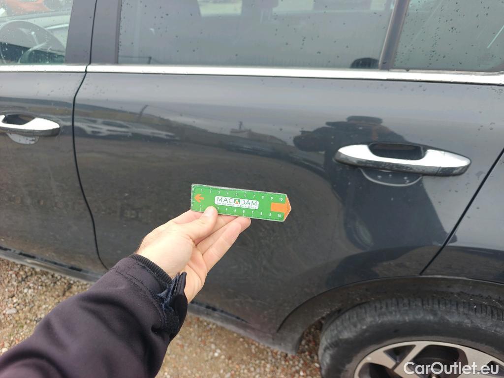  KIA  Sportage KIA  1.6MHEV Drive 100kW(136CV) 4x2(Crist Tintados) #56