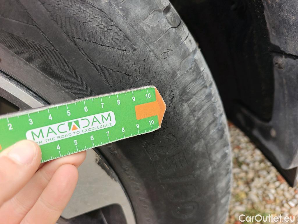  KIA  Sportage KIA  1.6MHEV Drive 100kW(136CV) 4x2(Crist Tintados) #9