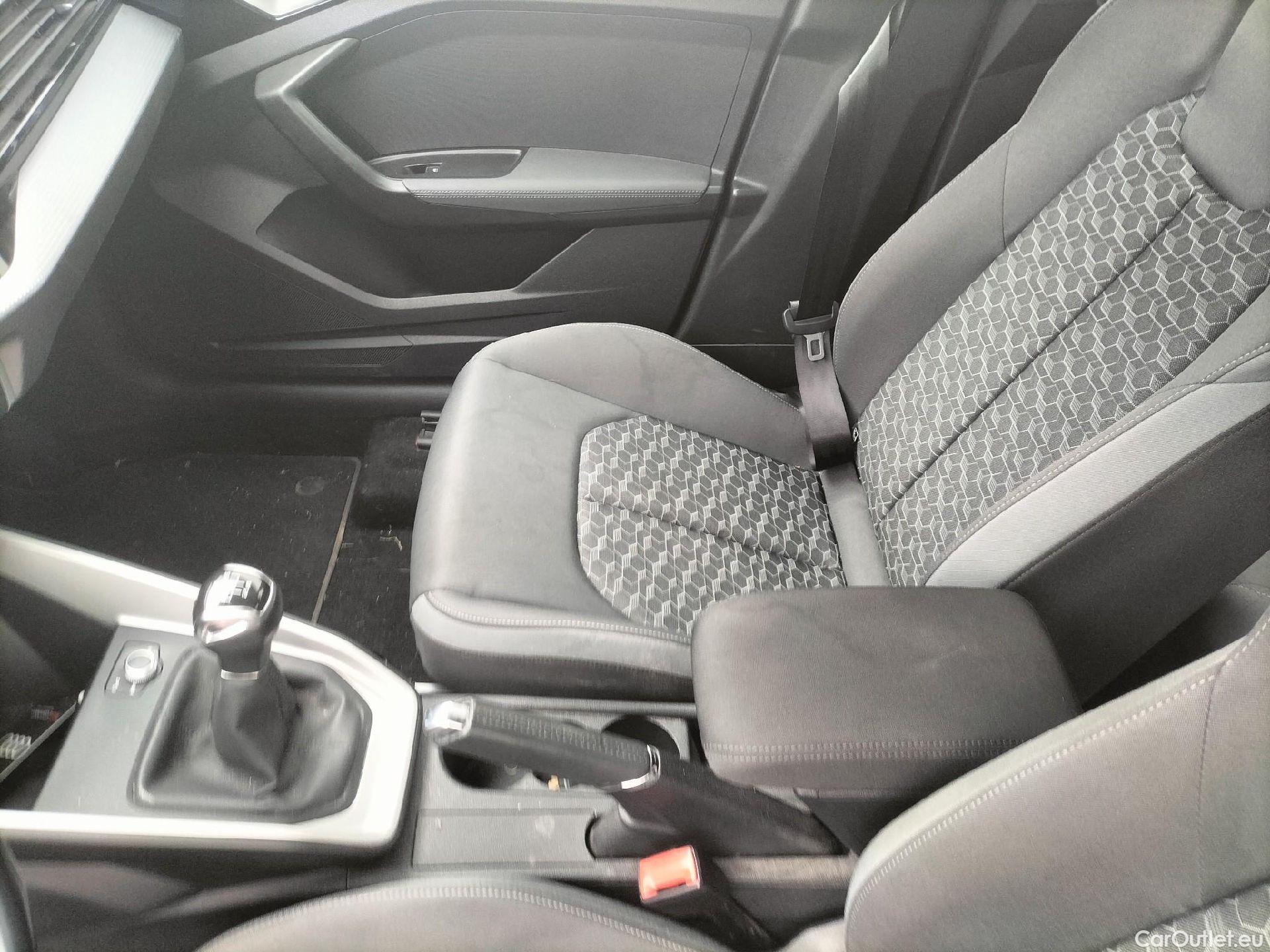  Audi  A1 Sportback AUDI A1 / 2018 / 5P / berlina con portón Sportback Adrenalin 25 TFSI 70kW (95CV)(SP)(SL) #26