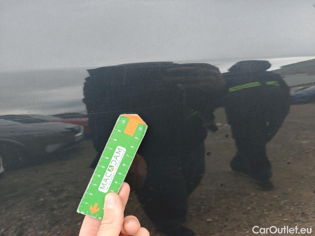  KIA  Sportage KIA  1.6MHEV Drive 100kW(136CV) 4x2(Crist Tintados) #46