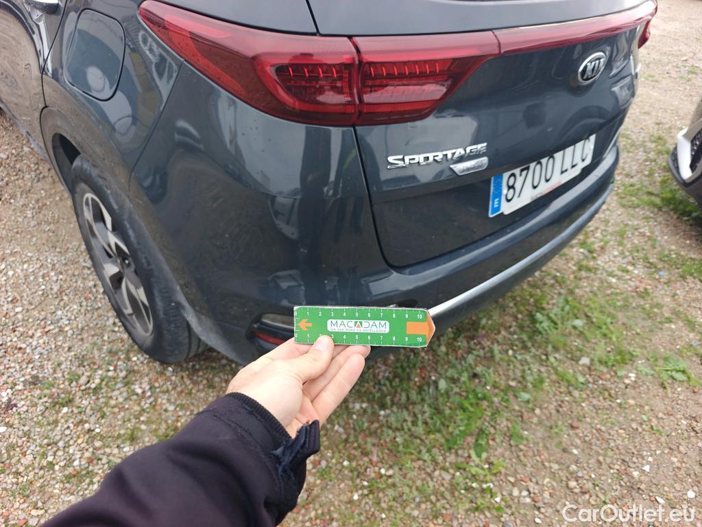  KIA  Sportage KIA  1.6MHEV Drive 100kW(136CV) 4x2(Crist Tintados) #51