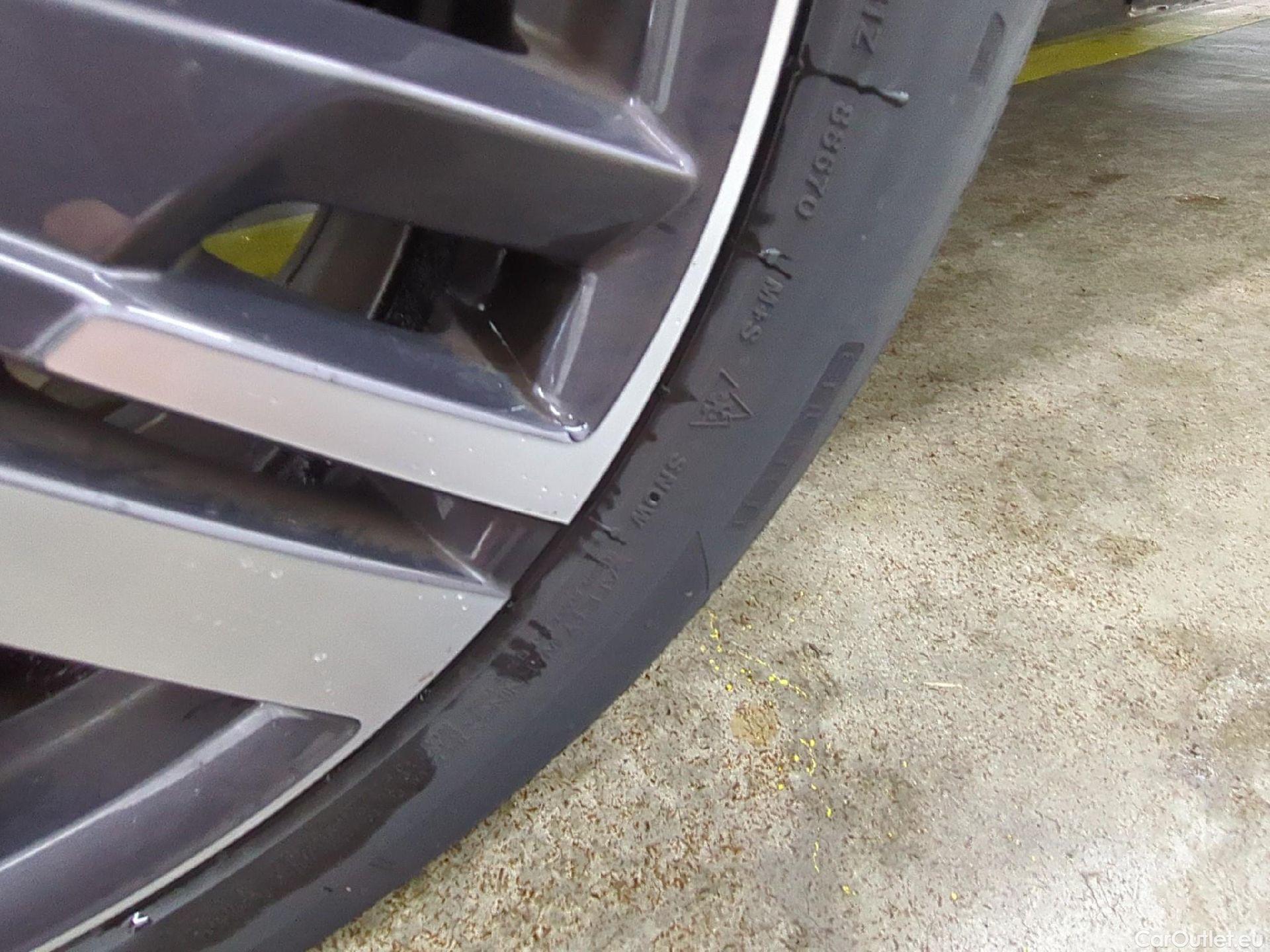  Peugeot  3008  Allure 1.5 HDi 130CV BVA8 E6d #8