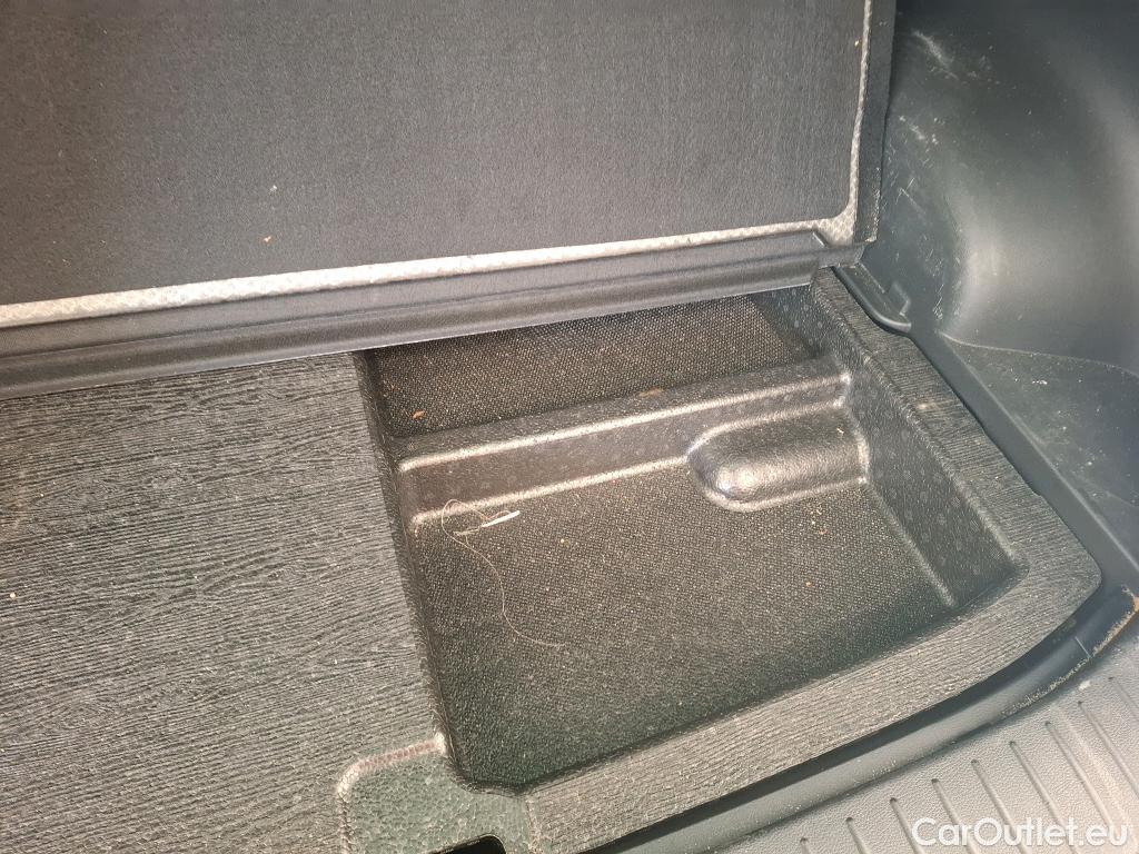  KIA  Sportage KIA  / 2021 / 5P / SUV 1.6 T-GDI 265 PHEV AUTO 4WD GT-LINE PREM #9