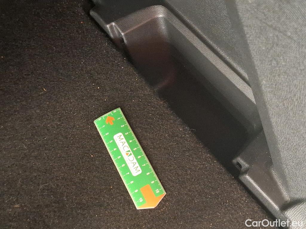  Peugeot  3008  Allure 1.5 HDi 130CV BVA8 E6dT #29