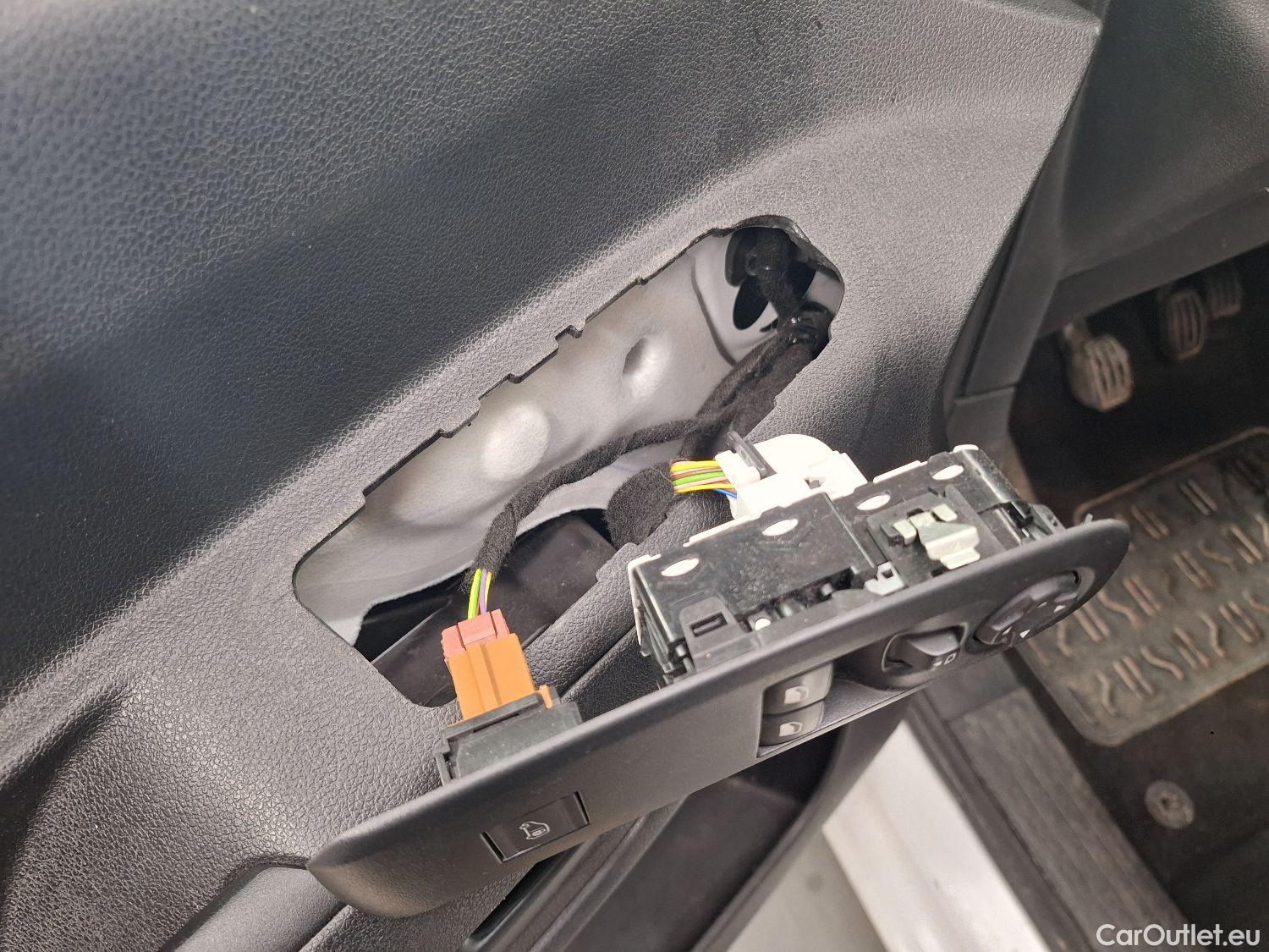  Opel  Combo Opel, _ '18, Opel  1.2 Turbo 81kW 2.3T L2H1 Edition 4d #39