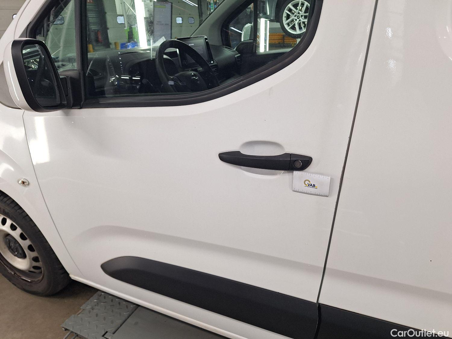  Opel  Combo Opel, _ '18, Opel  1.2 Turbo 81kW 2.3T L2H1 Edition 4d #33