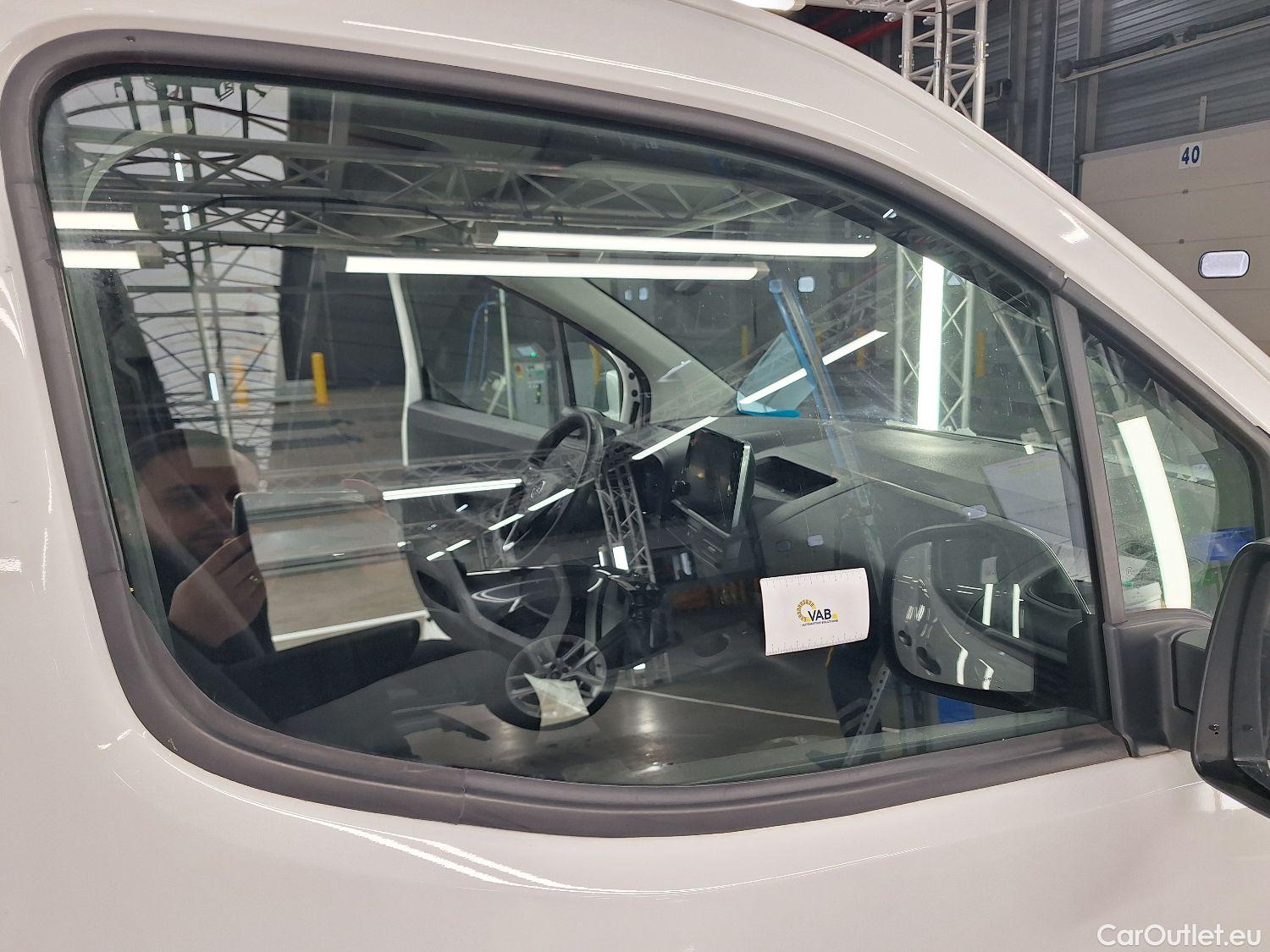  Opel  Combo Opel, _ '18, Opel  1.2 Turbo 81kW 2.3T L2H1 Edition 4d #13