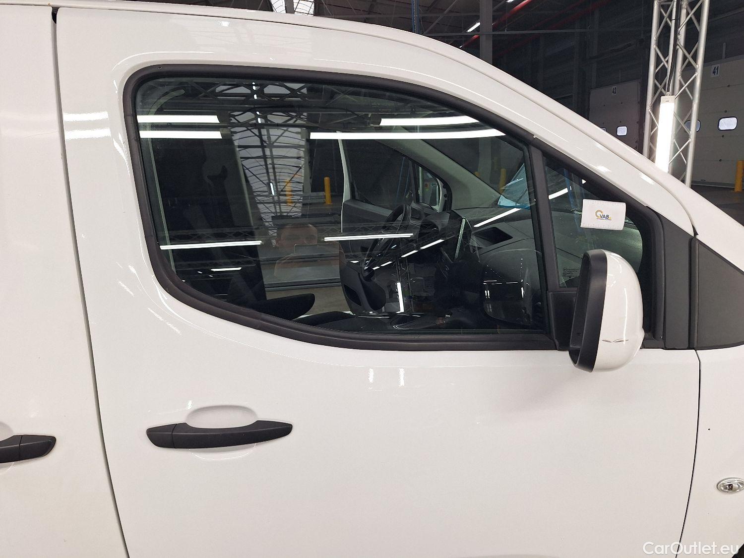  Opel  Combo Opel, _ '18, Opel  1.2 Turbo 81kW 2.3T L2H1 Edition 4d #15