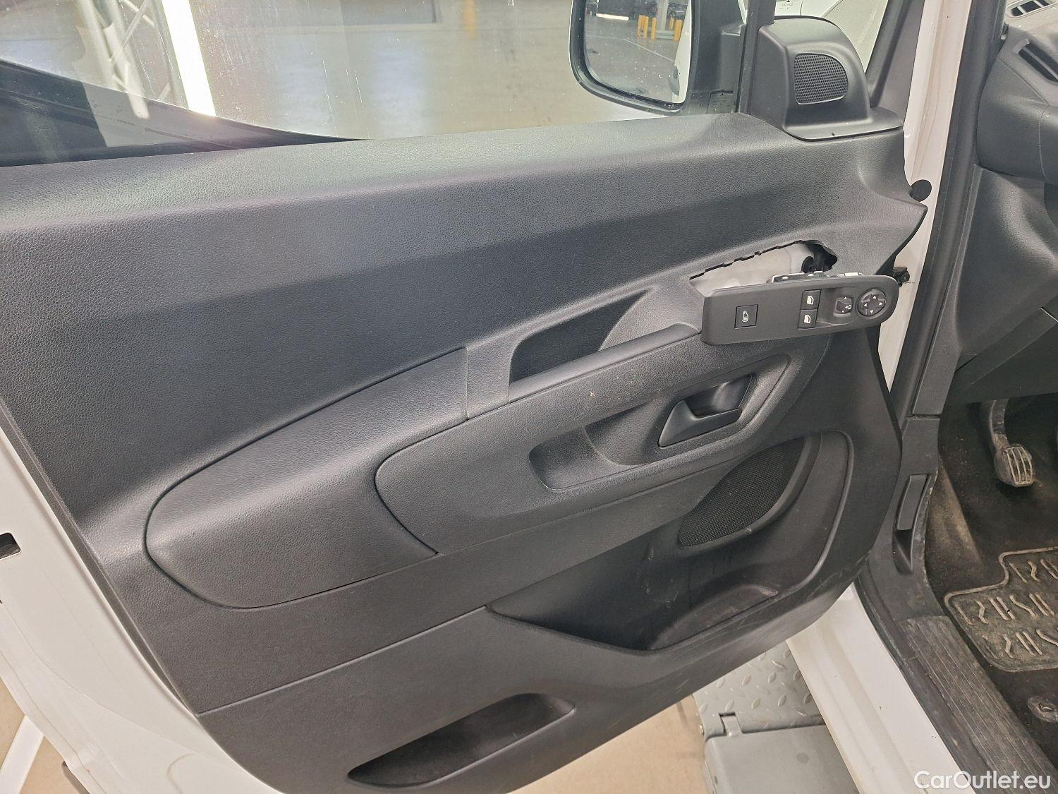  Opel  Combo Opel, _ '18, Opel  1.2 Turbo 81kW 2.3T L2H1 Edition 4d #38