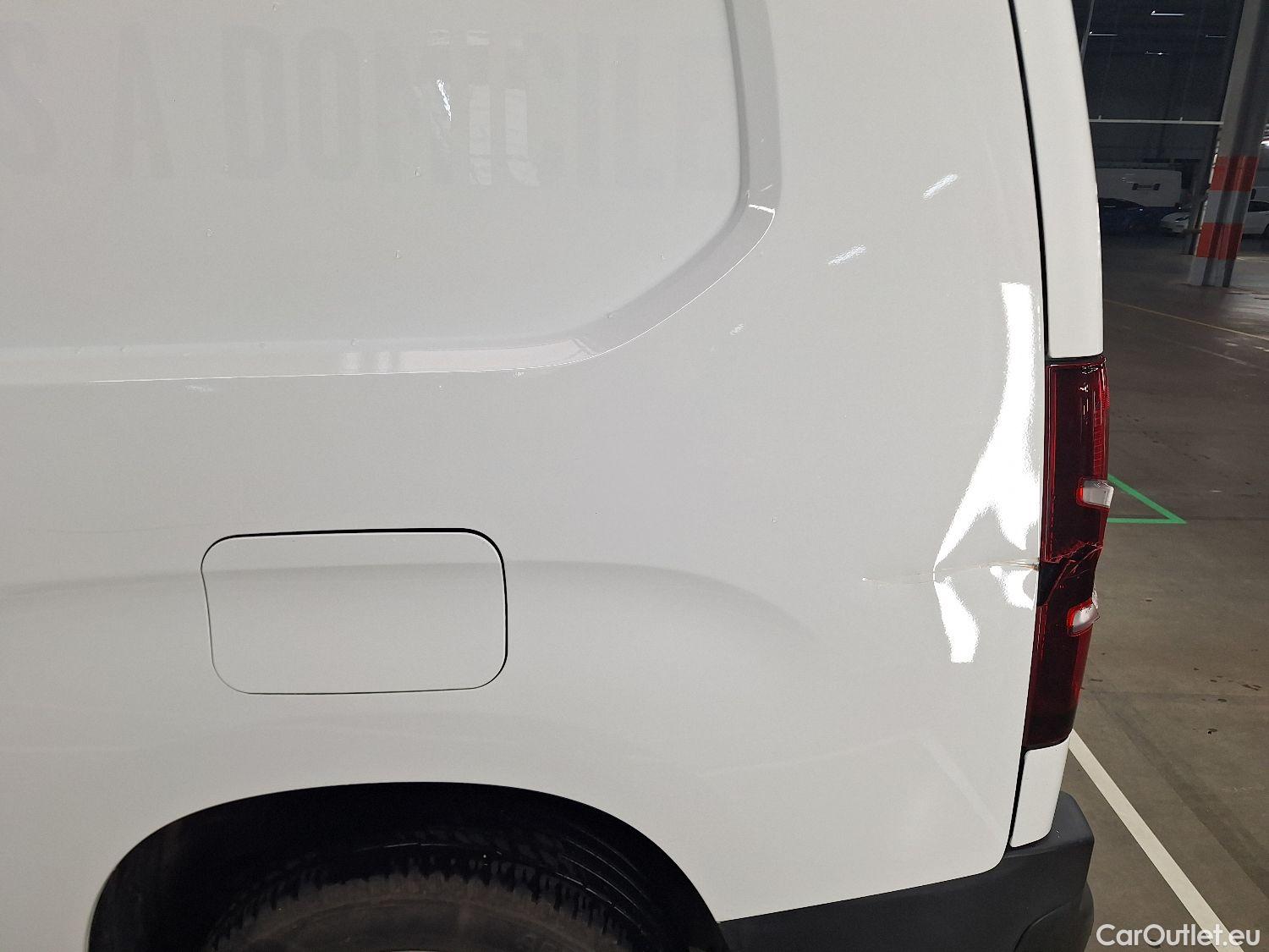  Opel  Combo Opel, _ '18, Opel  1.2 Turbo 81kW 2.3T L2H1 Edition 4d #42