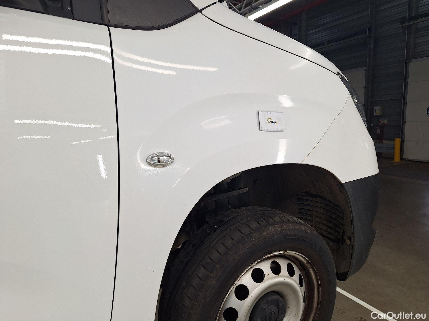  Opel  Combo Opel, _ '18, Opel  1.2 Turbo 81kW 2.3T L2H1 Edition 4d #3