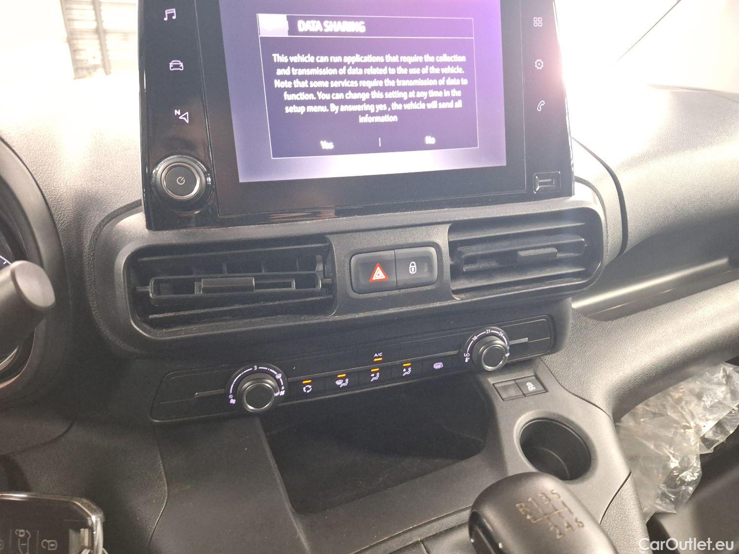  Opel  Combo Opel, _ '18, Opel  1.2 Turbo 81kW 2.3T L2H1 Edition 4d #1