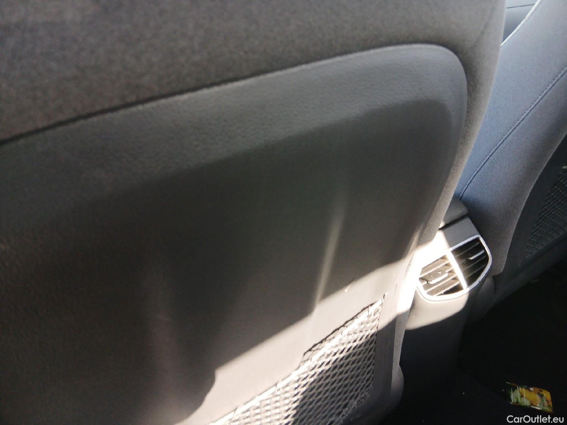  Hyundai   Ioniq HYUNDAI / 2019 / 5P / berlina con portón 1.6 GDI HEV Tecno DCT #3