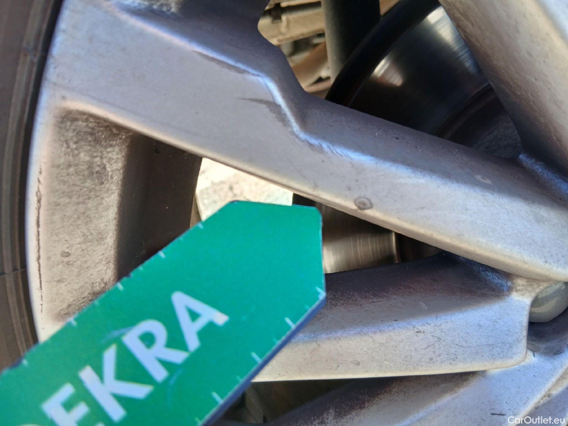  Audi  Q2 AUDI  / 2016 / 5P / todoterreno Design 30 TFSI 85kW (116CV) (AC) #22