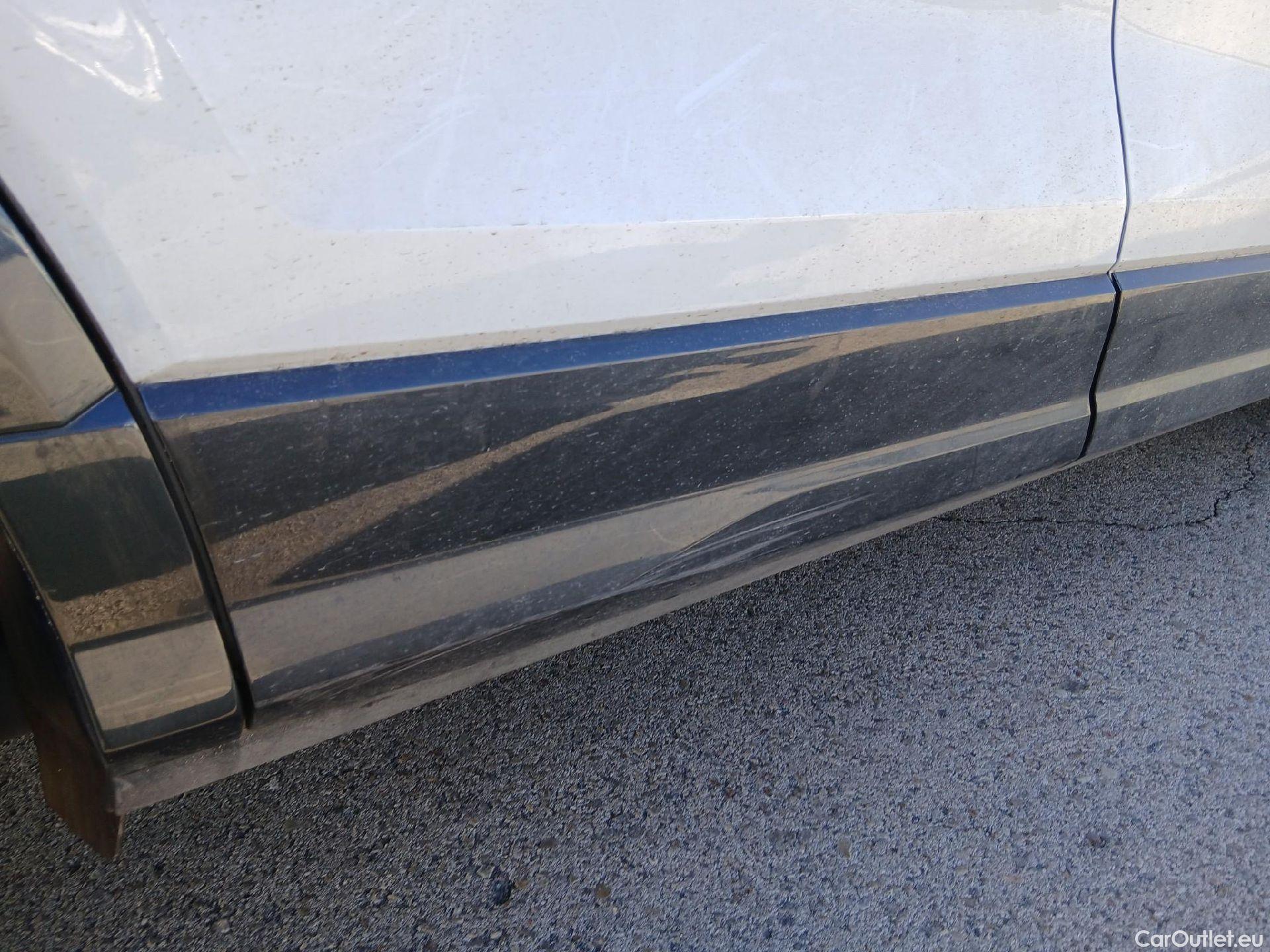  Audi  Q2 AUDI  / 2016 / 5P / todoterreno Design 30 TFSI 85kW (116CV) (AC) #24