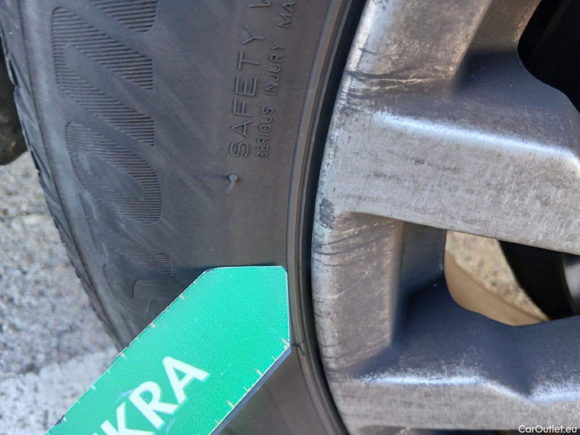  Audi  Q2 AUDI  / 2016 / 5P / todoterreno Design 30 TFSI 85kW (116CV) (AC) #28