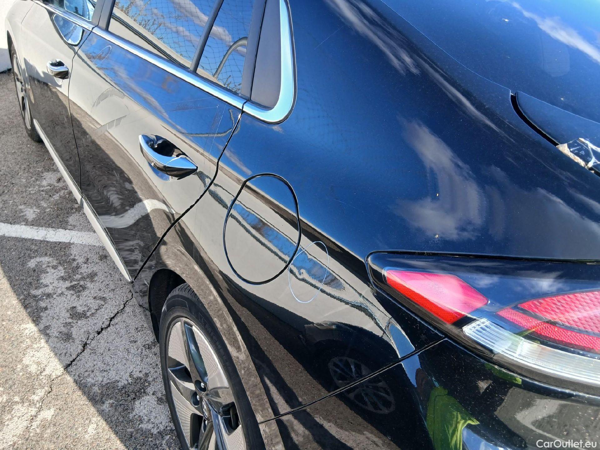  Hyundai   Ioniq HYUNDAI / 2019 / 5P / berlina con portón 1.6 GDI HEV Tecno DCT #30