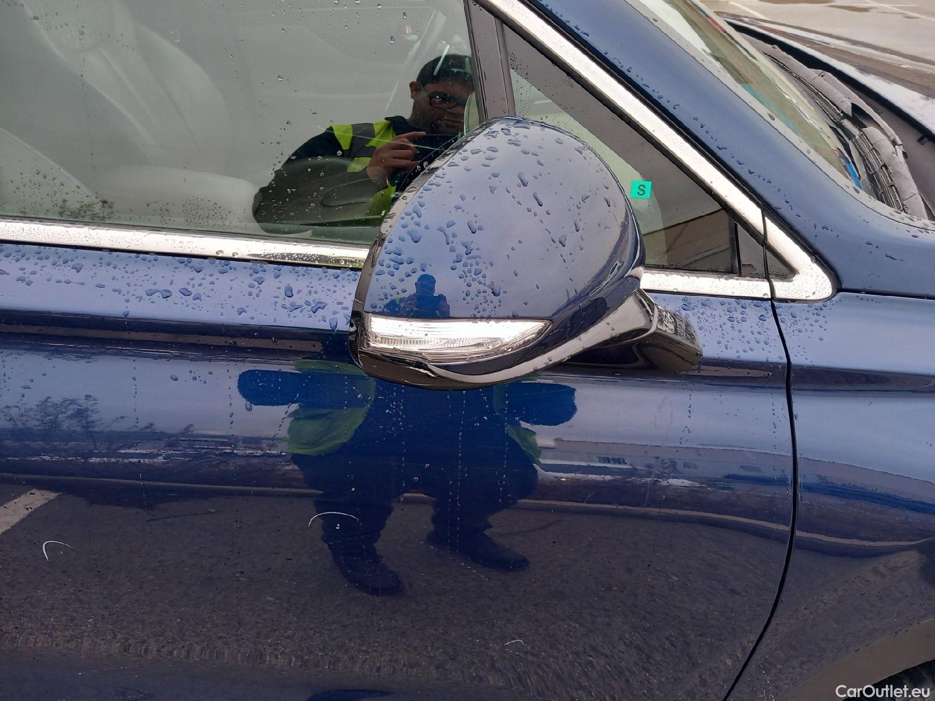  Hyundai  Santa Fe HYUNDAI  / 2018 / 5P / todoterreno 2.2 CRDi Tecno Auto 4x2 SR #38