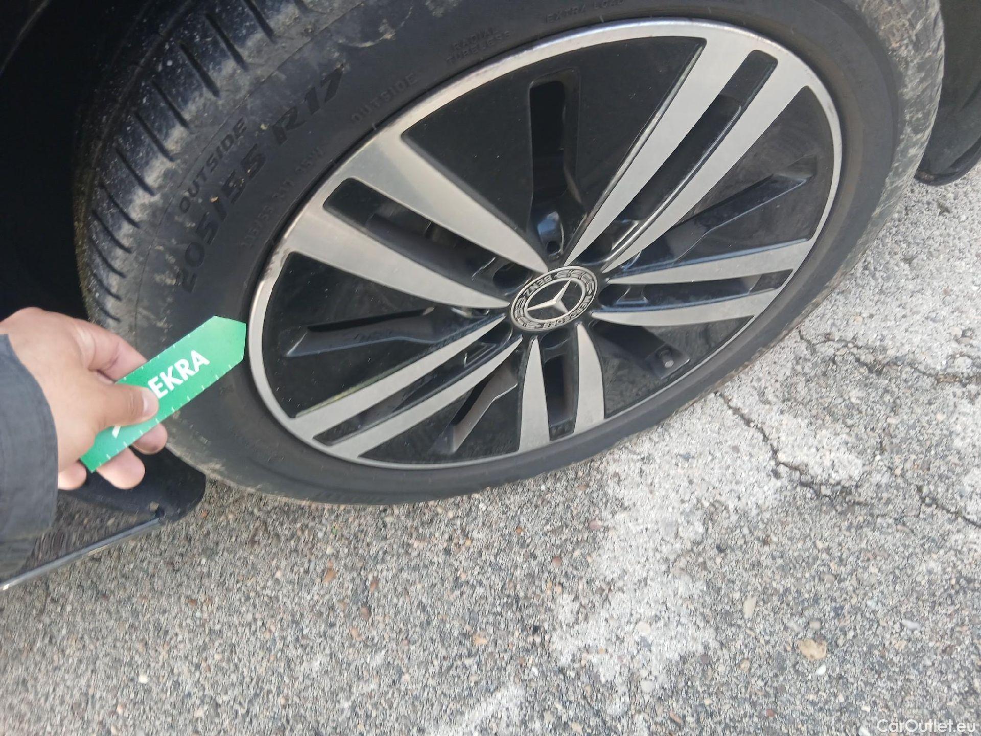  Mercedes  A-Klasse MERCEDES-BENZ Clase A / 2018 / 4P / sedán Sedán A 250 e #22