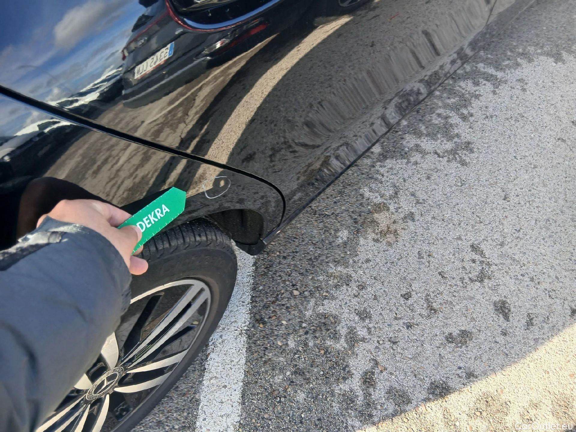  Mercedes  A-Klasse MERCEDES-BENZ Clase A / 2018 / 4P / sedán Sedán A 250 e #13