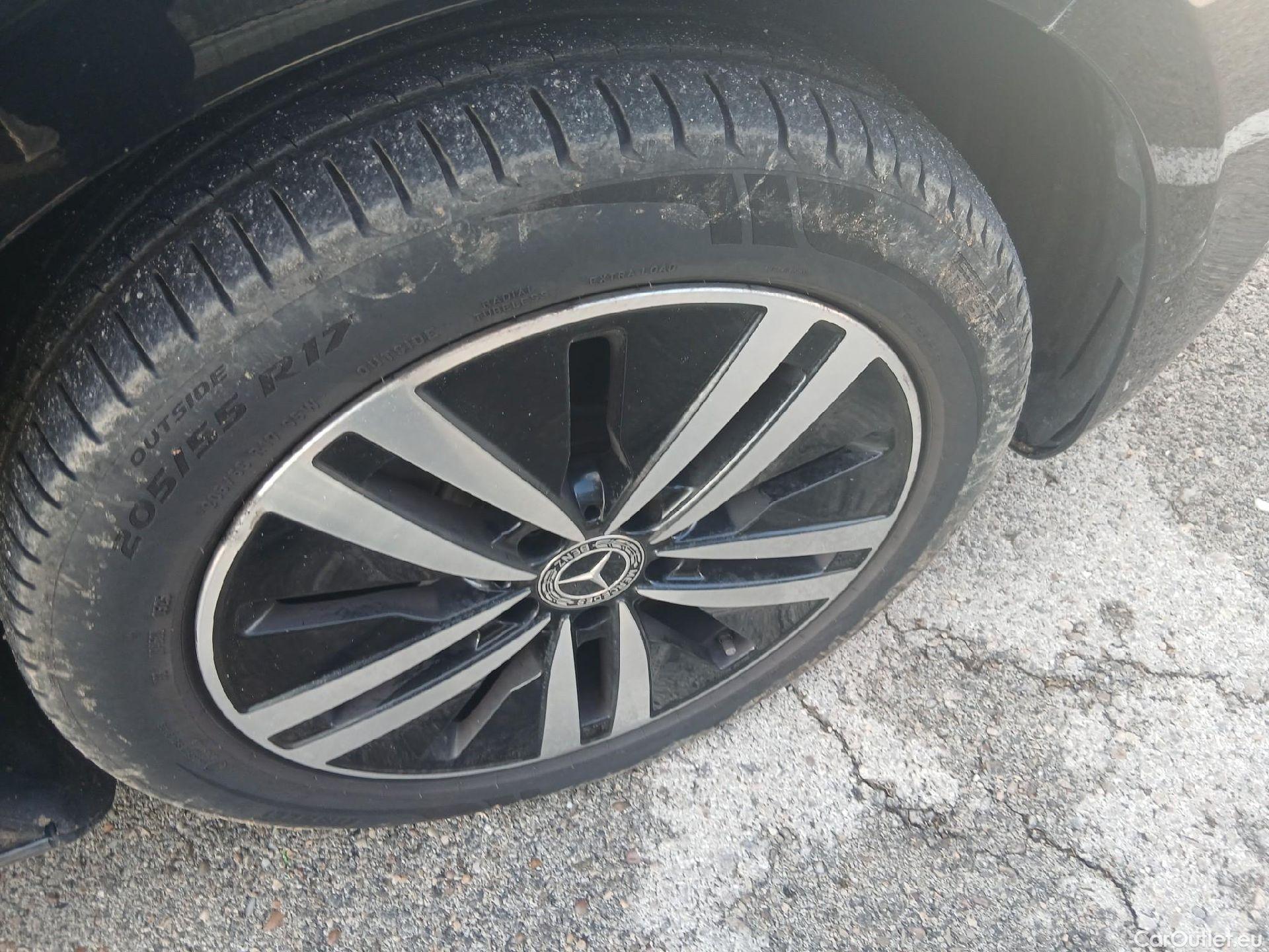  Mercedes  A-Klasse MERCEDES-BENZ Clase A / 2018 / 4P / sedán Sedán A 250 e #23