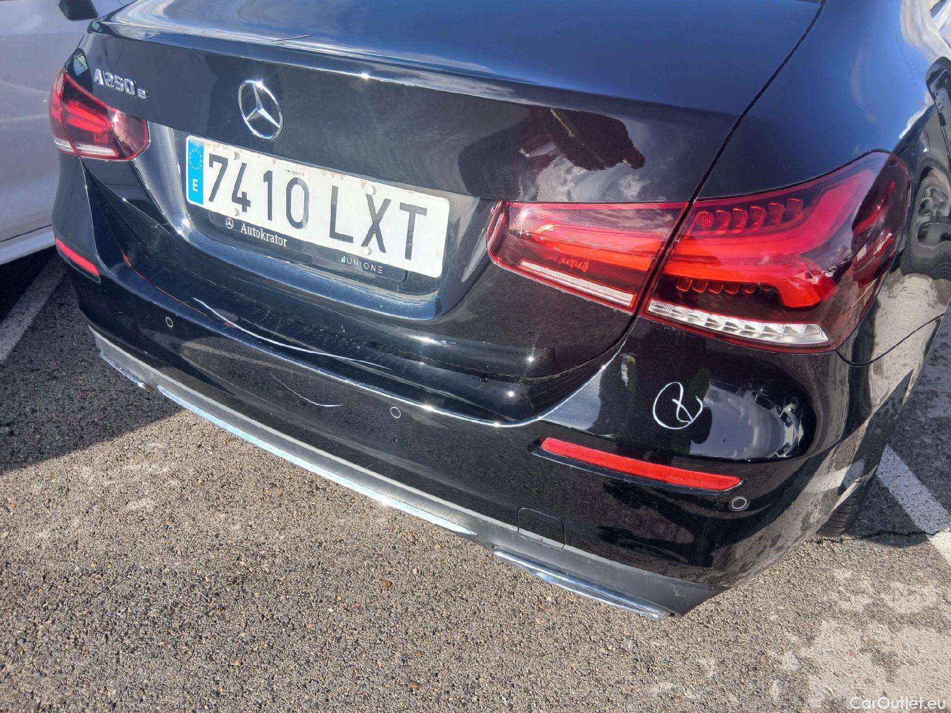  Mercedes  A-Klasse MERCEDES-BENZ Clase A / 2018 / 4P / sedán Sedán A 250 e #12