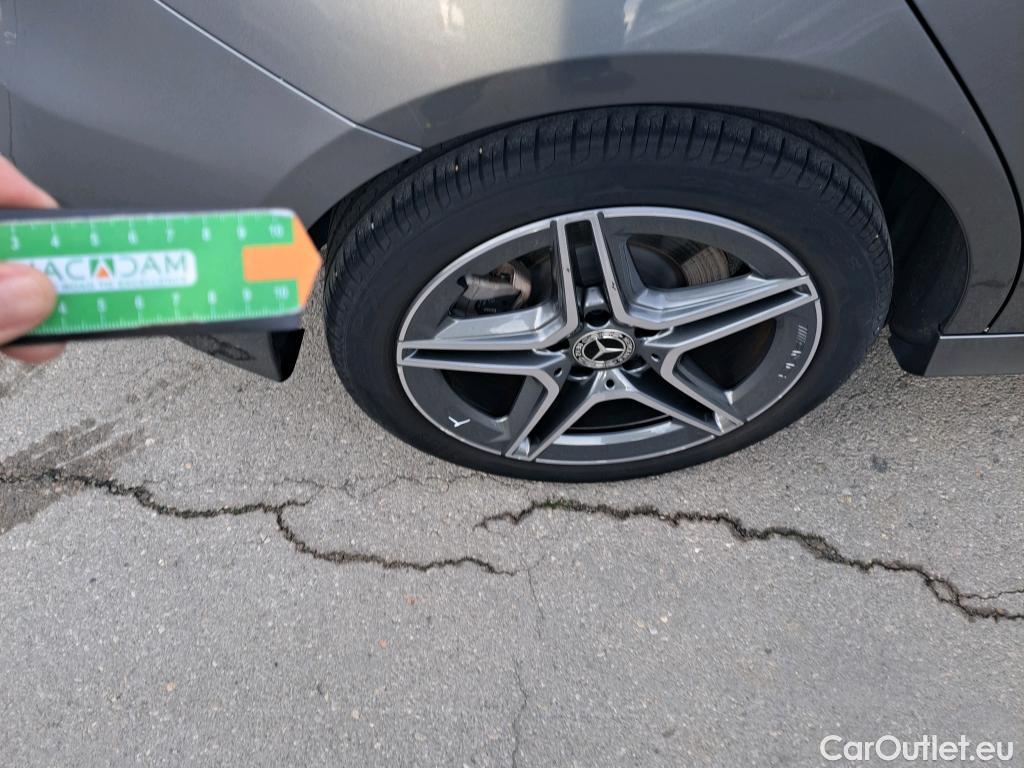  Mercedes  A-Klasse MERCEDES-BENZ Clase A / 2018 / 5P / berlina con portón A 250 e #5