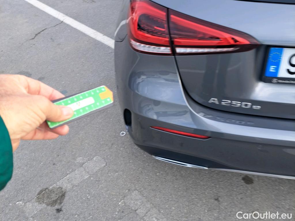  Mercedes  A-Klasse MERCEDES-BENZ Clase A / 2018 / 5P / berlina con portón A 250 e #12