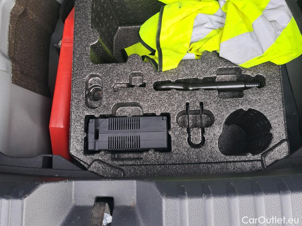  Seat  Ibiza SEAT  / 2017 / 5P / berlina con portón 1.6 TDI 70kW (95CV) Style #6