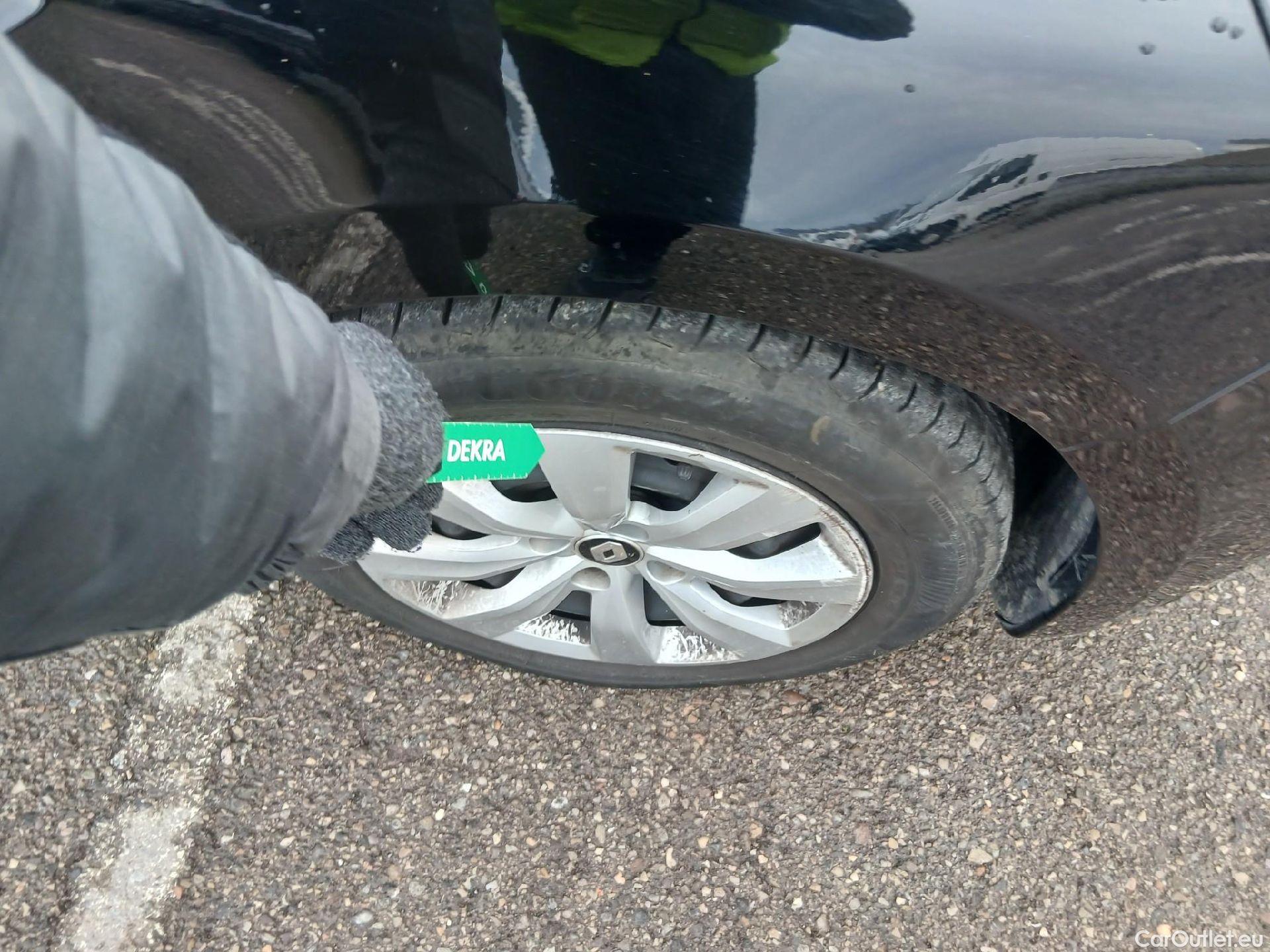  Renault  Clio RENAULT  / 2019 / 5P / berlina con portón Business Blue dCi 74kW (100CV) #31