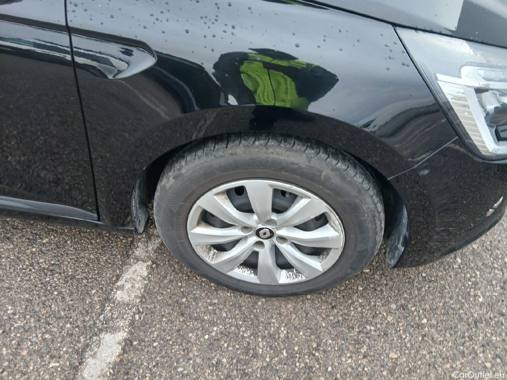  Renault  Clio RENAULT  / 2019 / 5P / berlina con portón Business Blue dCi 74kW (100CV) #32