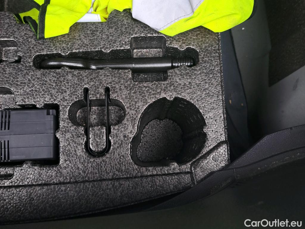  Seat  Ibiza SEAT  / 2017 / 5P / berlina con portón 1.6 TDI 70kW (95CV) Style #7