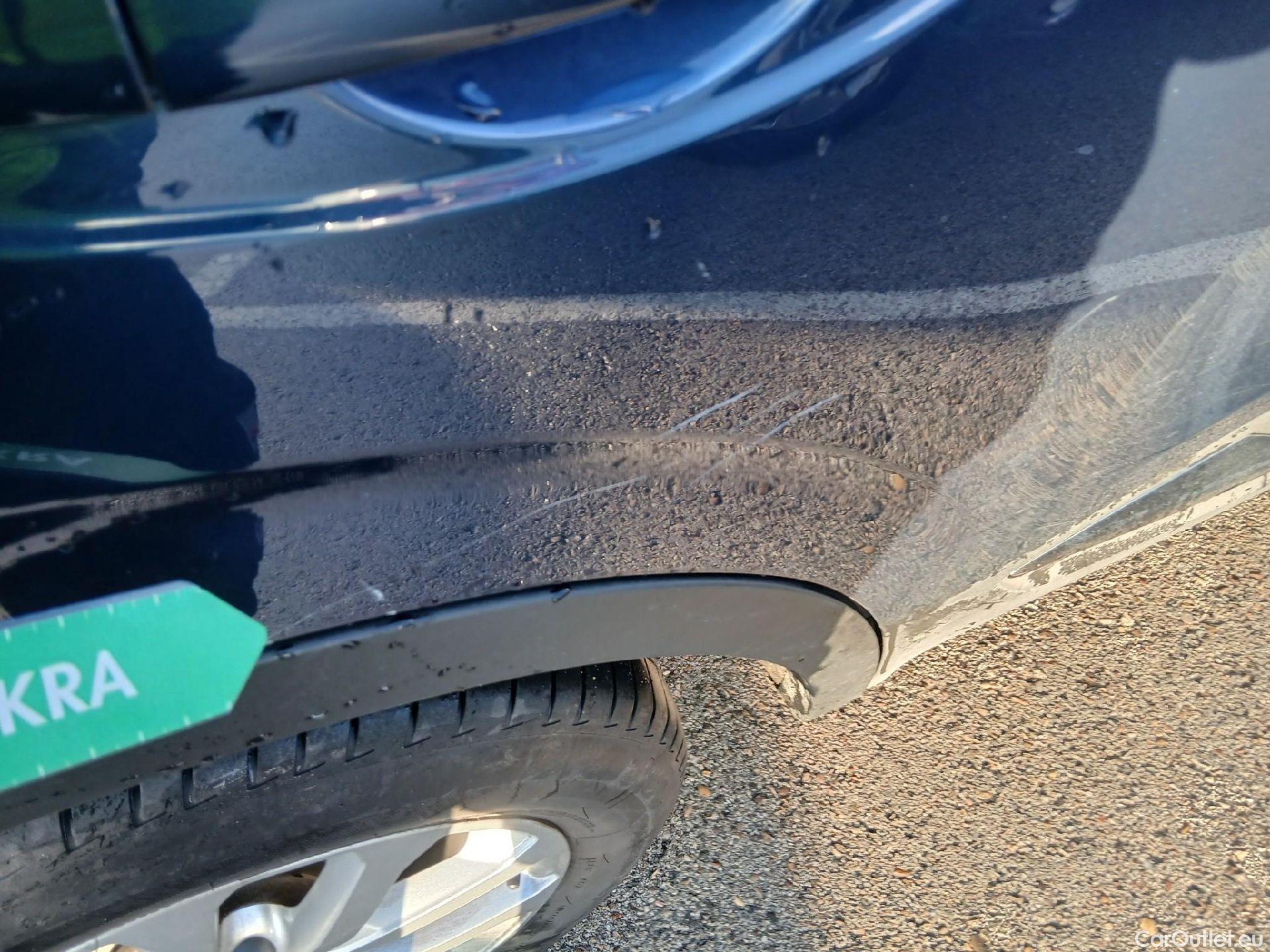  Renault  Kadjar RENAULT  / 2019 / 5P / crossover Intens Blue dCi 85kW (115CV) #15