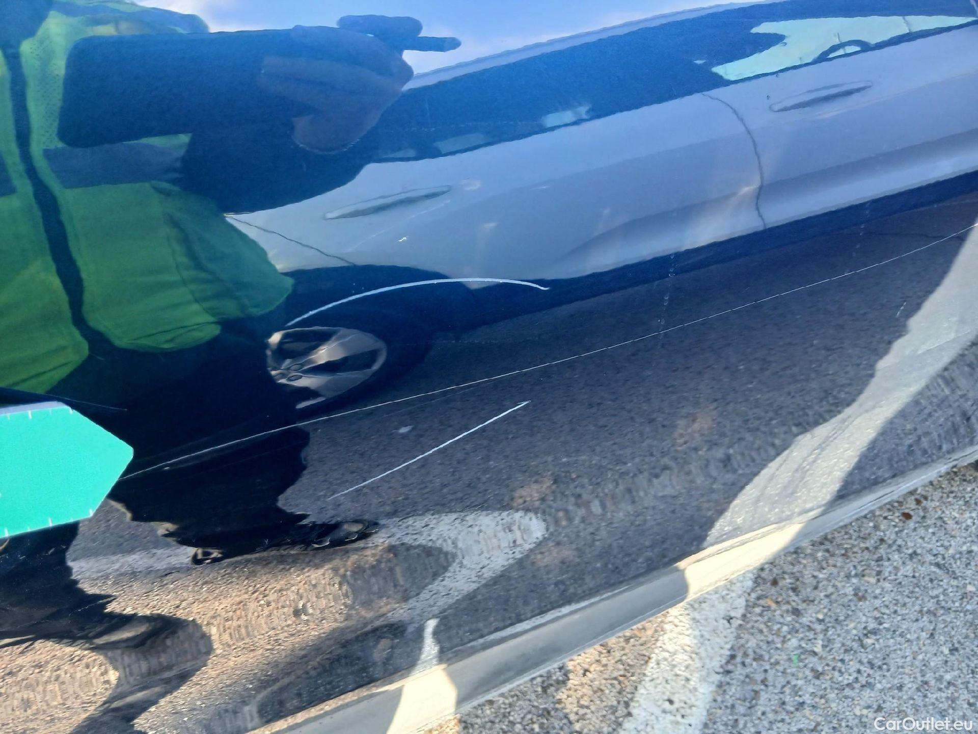  Renault  Kadjar RENAULT  / 2019 / 5P / crossover Intens Blue dCi 85kW (115CV) #17