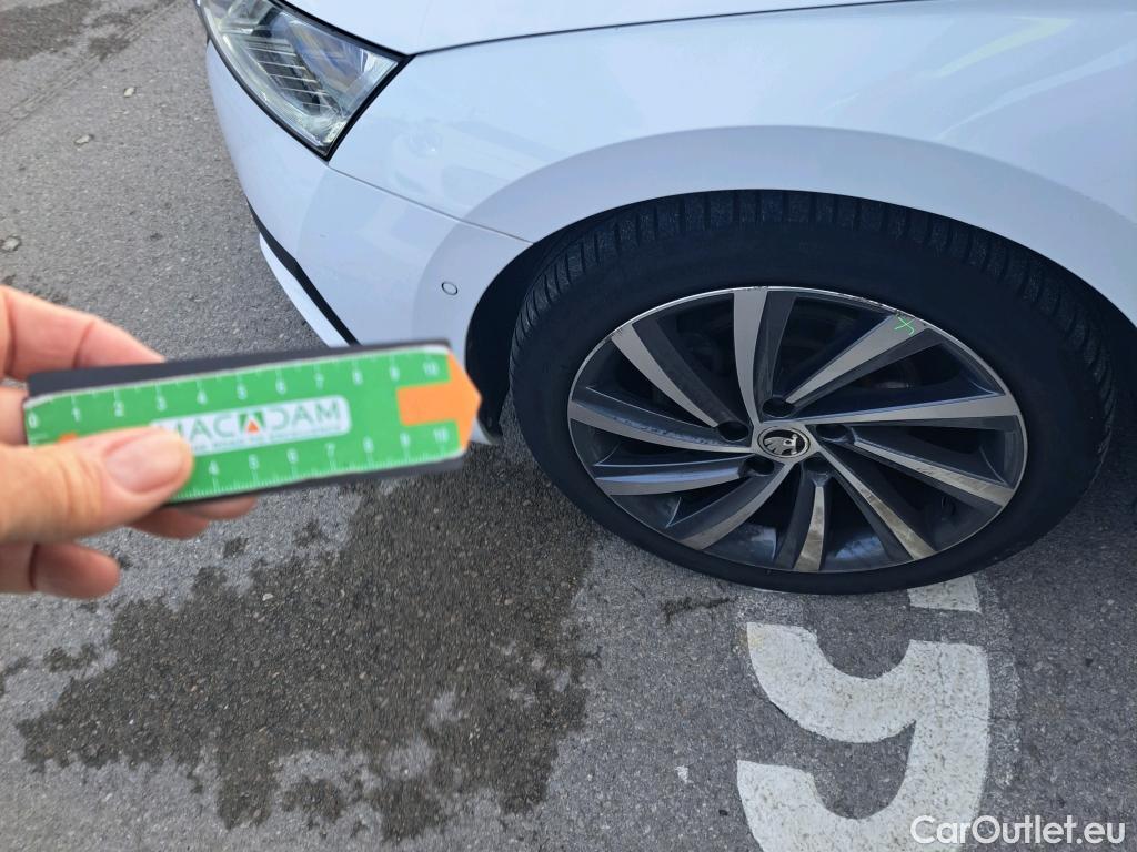  Skoda  Octavia SKODA  / 2020 / 5P / familiar Combi 2.0 TDI 110kW (150CV) DSG Style #8