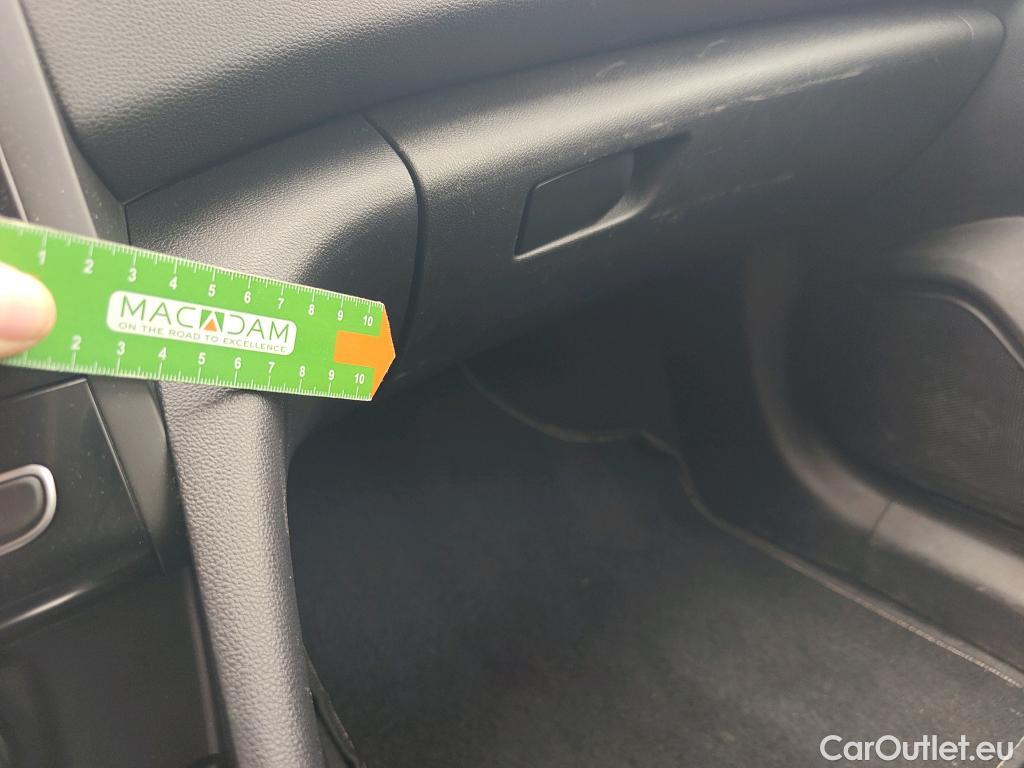  Renault  Megane RENAULT Mégane / 2020 / 5P / berlina con portón Equilibre Blue dCi 85 kW (115CV)-SS #13