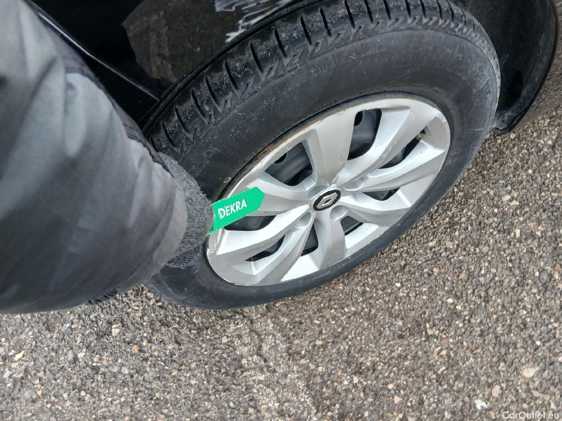  Renault  Clio RENAULT  / 2019 / 5P / berlina con portón Business Blue dCi 74kW (100CV) #25