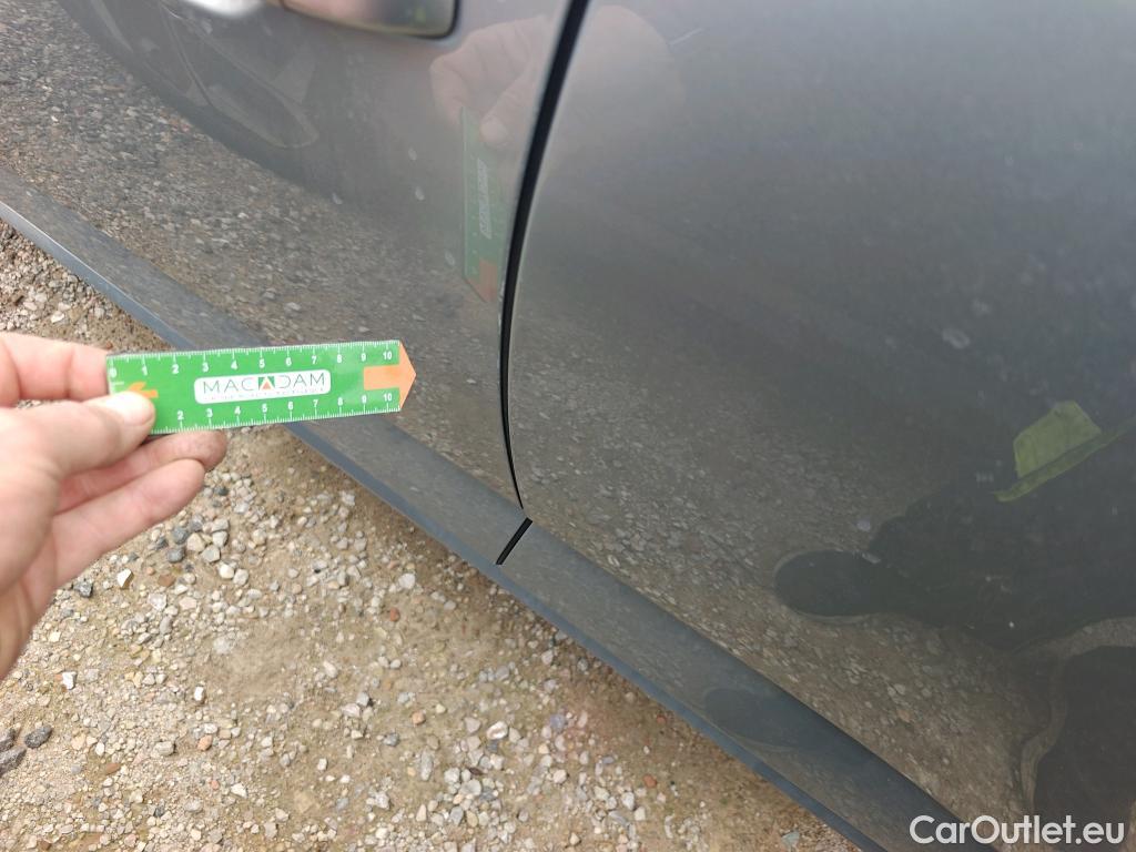  Renault  Megane RENAULT Mégane / 2020 / 5P / berlina con portón Equilibre Blue dCi 85 kW (115CV)-SS #4