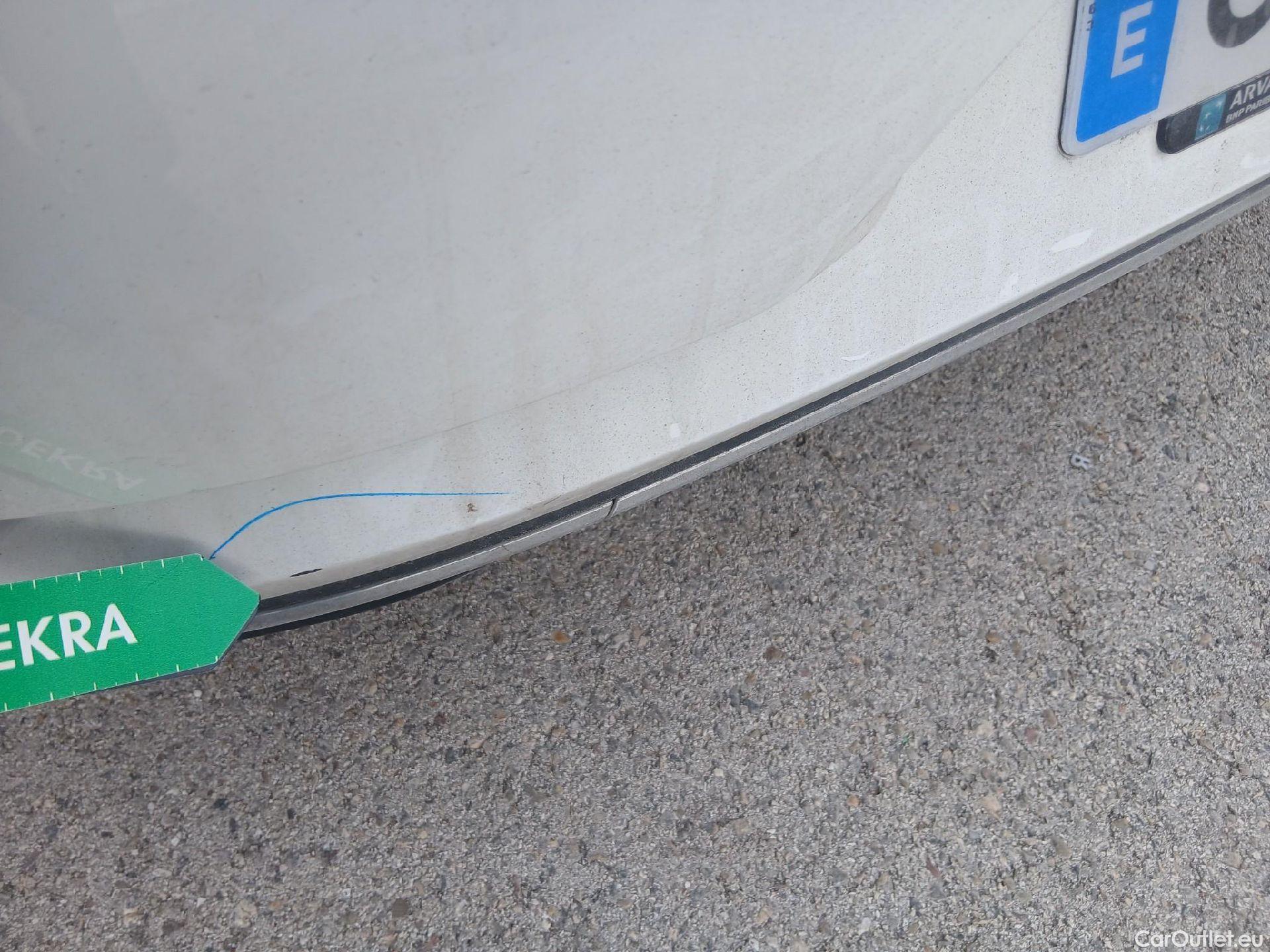  Volkswagen  Golf  VOLKSWAGEN / 2016 / 5P / berlina con portón ePower 110 kW (136CV) #7