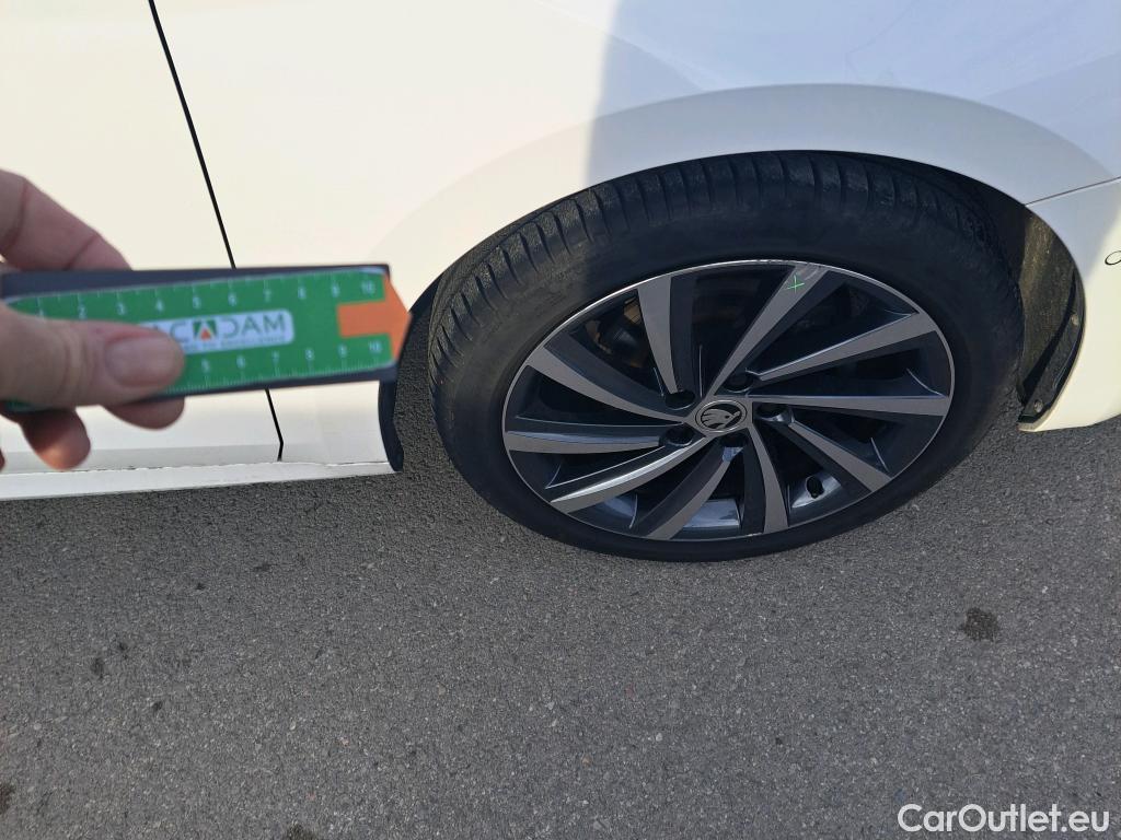  Skoda  Octavia SKODA  / 2020 / 5P / familiar Combi 2.0 TDI 110kW (150CV) DSG Style #10