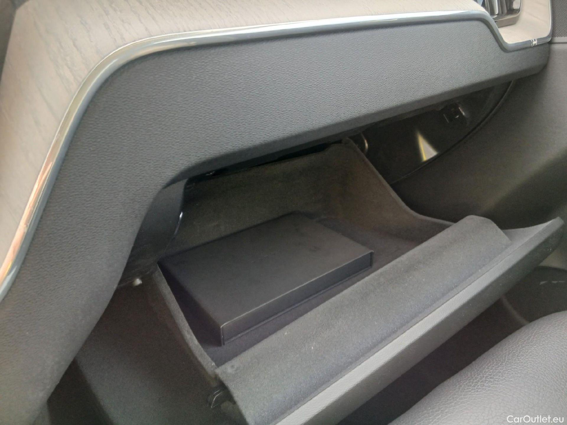  Volvo  XC60 VOLVO  / 2017 / 5P / todoterreno 2.0 T6 AWD Recharge Inscription Auto #2