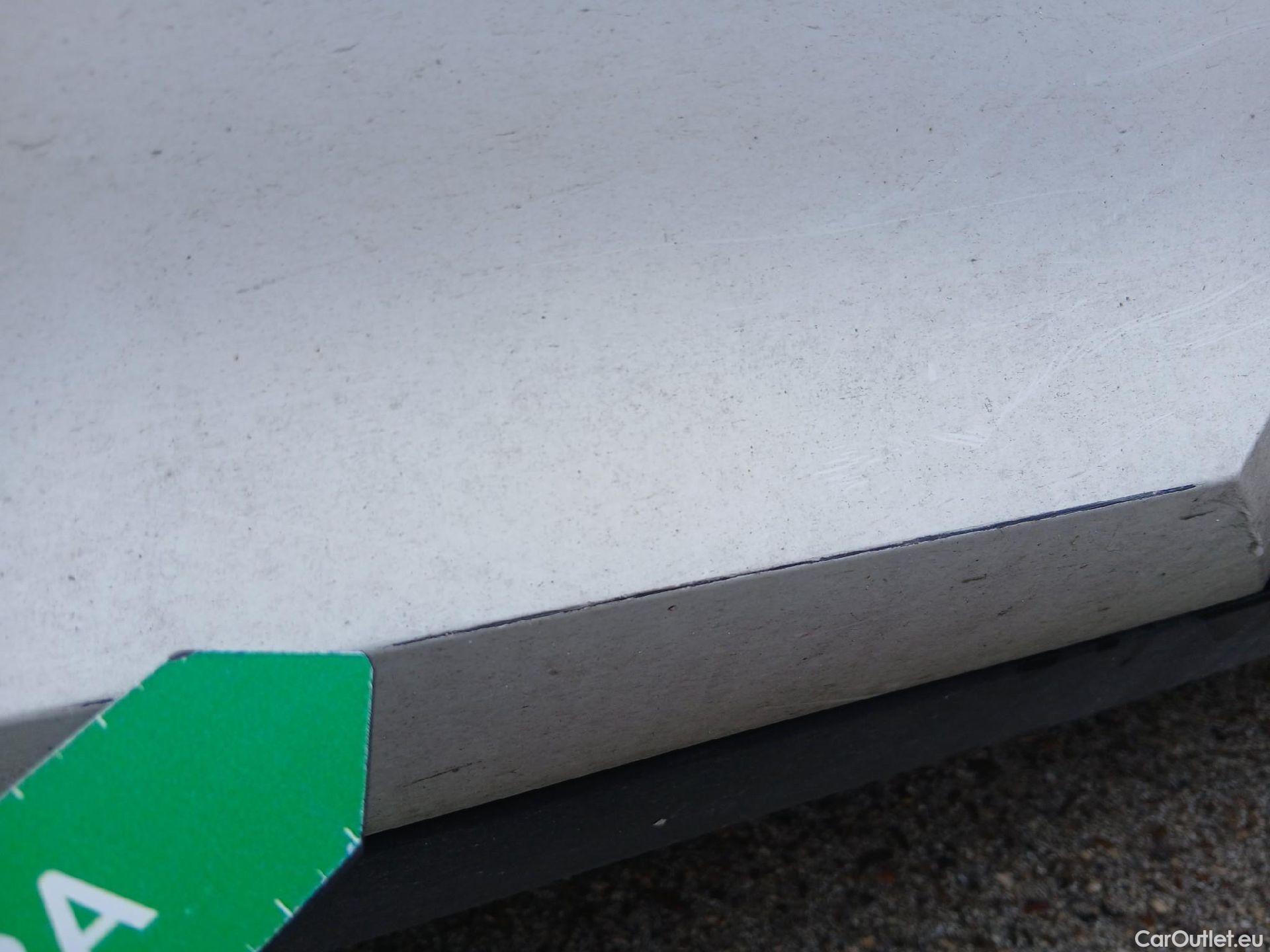  Volkswagen  T-CROSS  1.0 TSI 85 kW R-Line TSI 115CV AT7 6E #21