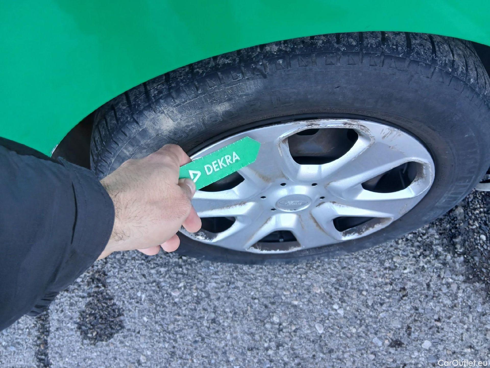  Ford  Tourneo FORD  Courier / 2014 / 5P / monovolumen compacto 1.5 TDCi 55kW (75CV) Ambiente #41