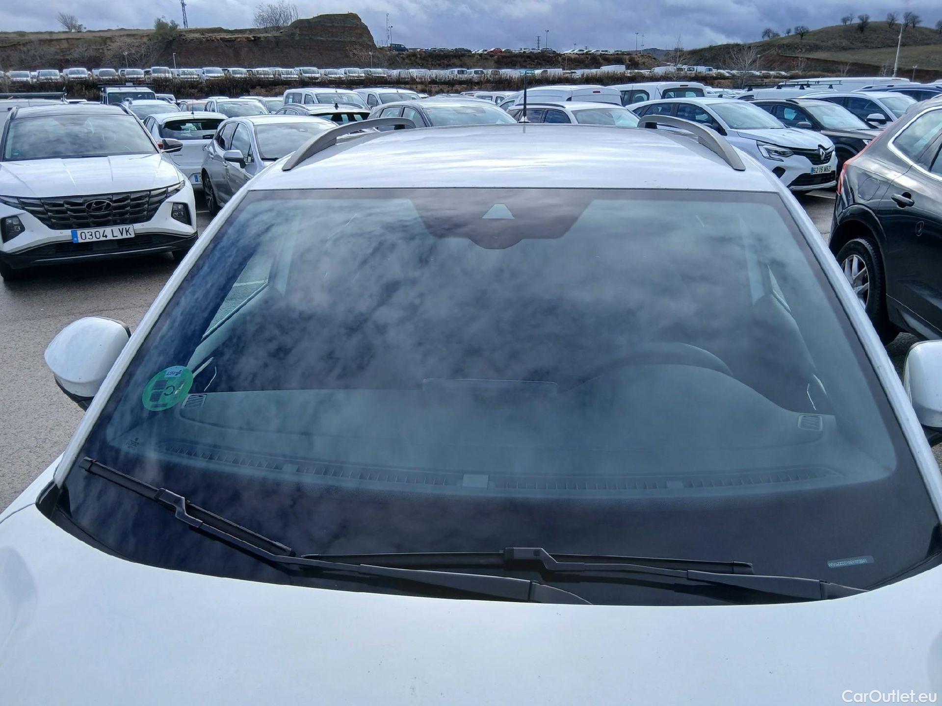  Volkswagen  T-CROSS  1.0 TSI 85 kW R-Line TSI 115CV AT7 6E #2